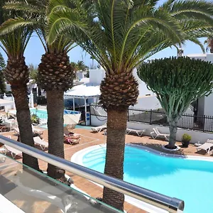 https://los-tulipanes.puertodelcarmen-hotels.org